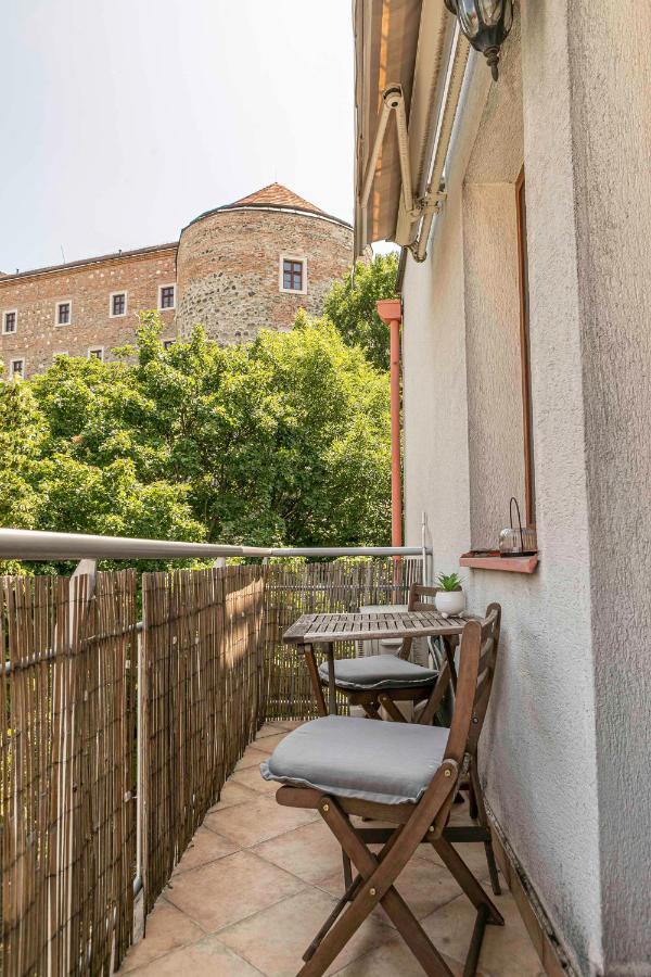 Castle View Apartment With Free Parking Братислава Екстер'єр фото