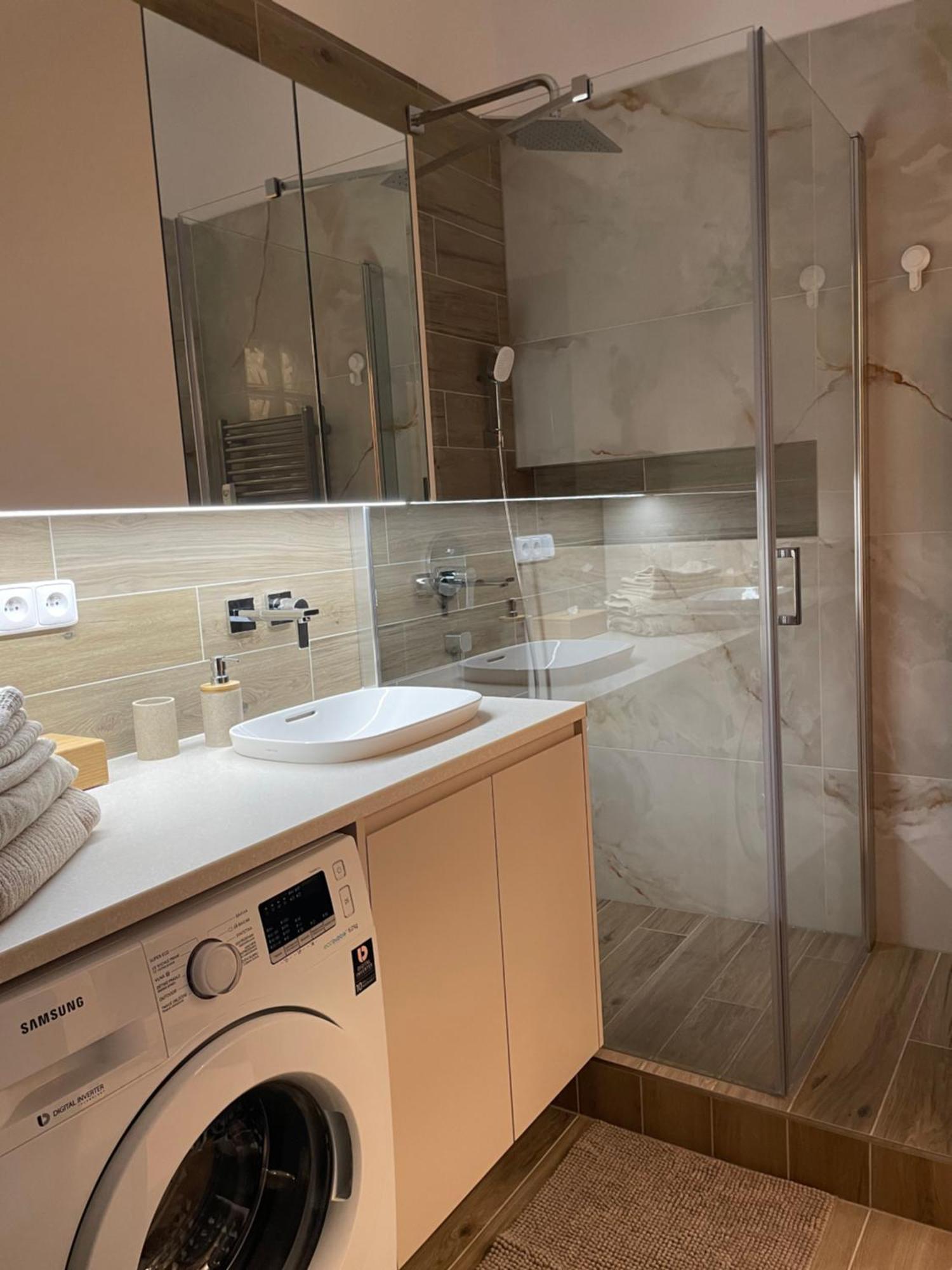 Castle View Apartment With Free Parking Братислава Екстер'єр фото